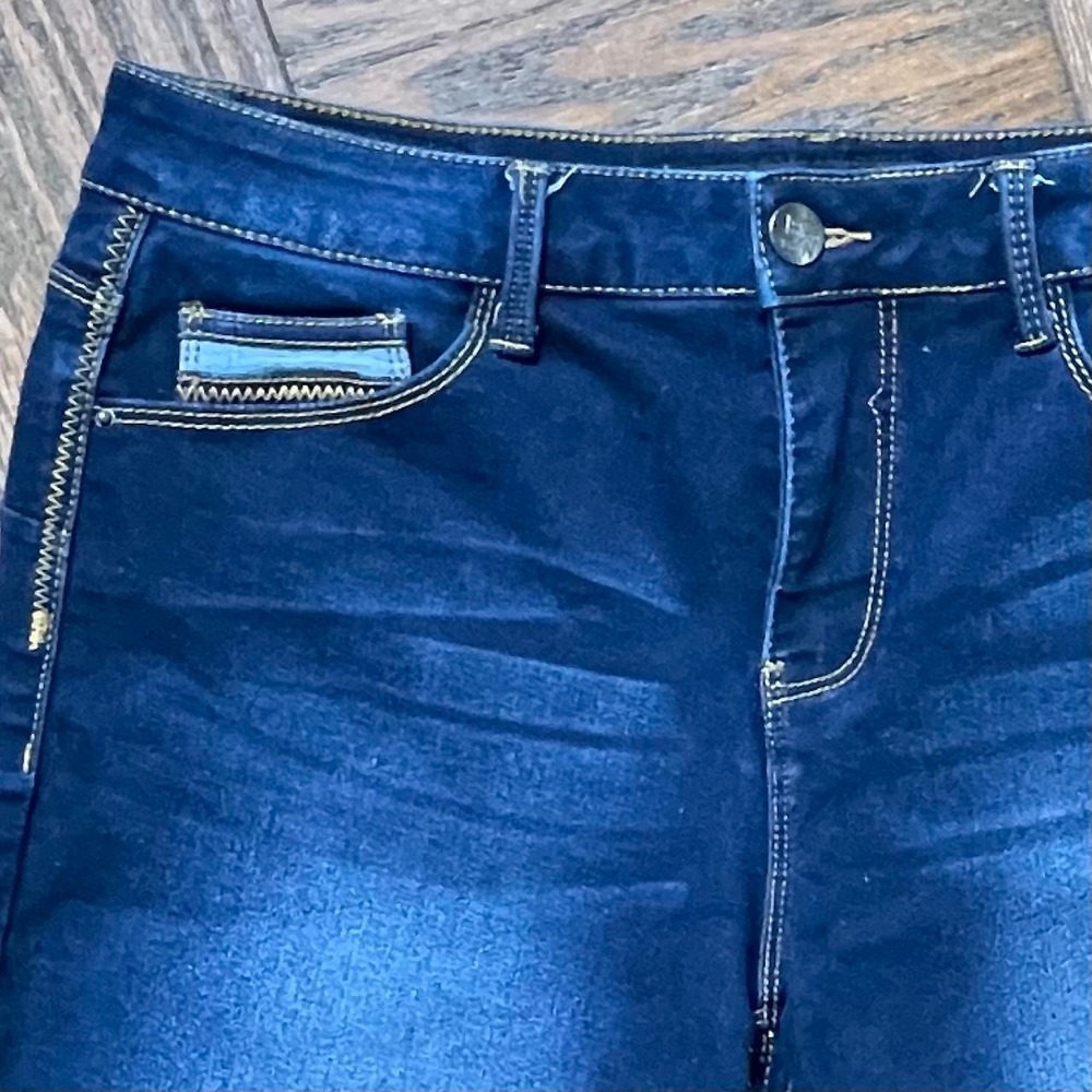 New THORN size 12 Navy blue denim mid-rise shorts with yellow stitching - Picture 5 of 7